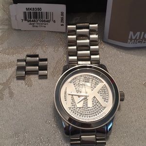Michael Kors Jewelry - Women’s Michael Kor’s silver and diamond watch Michael Kors Jewelry - Women’s Michael Kor’s silver and diamond watch